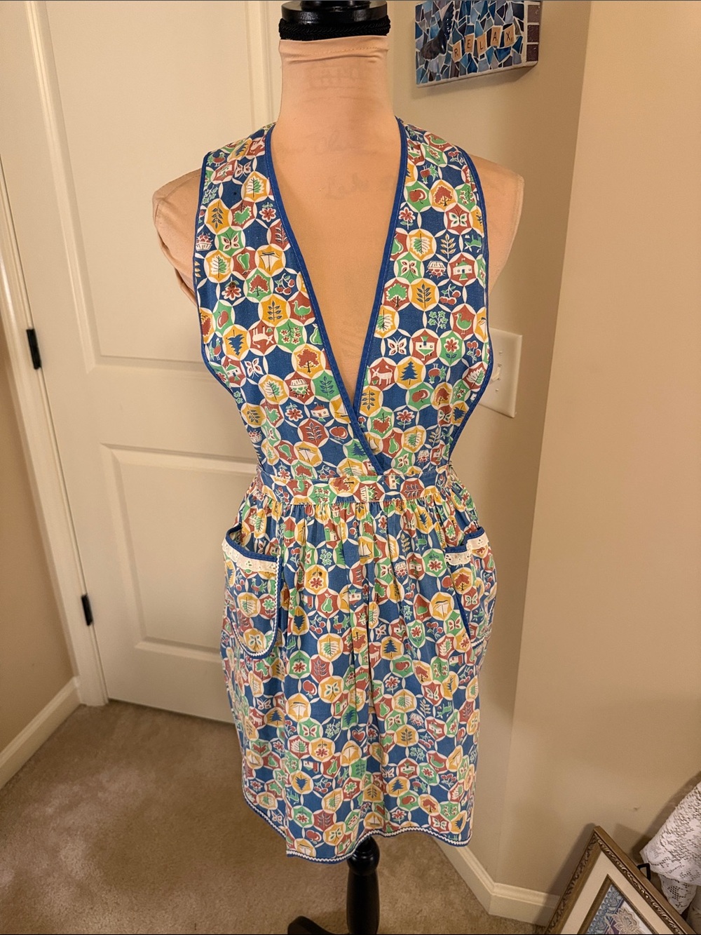 Vintage V-Neck Cotton Apron in Blue Geometric Print